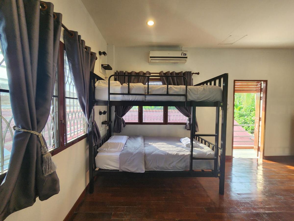 Blue Moon House - A Budget Hostel For Easy Travellers Chiang Mai Exteriör bild