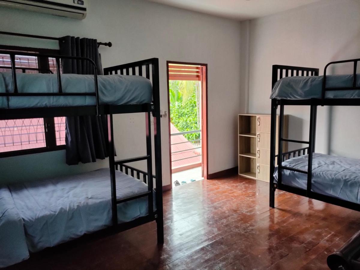 Blue Moon House - A Budget Hostel For Easy Travellers Chiang Mai Exteriör bild