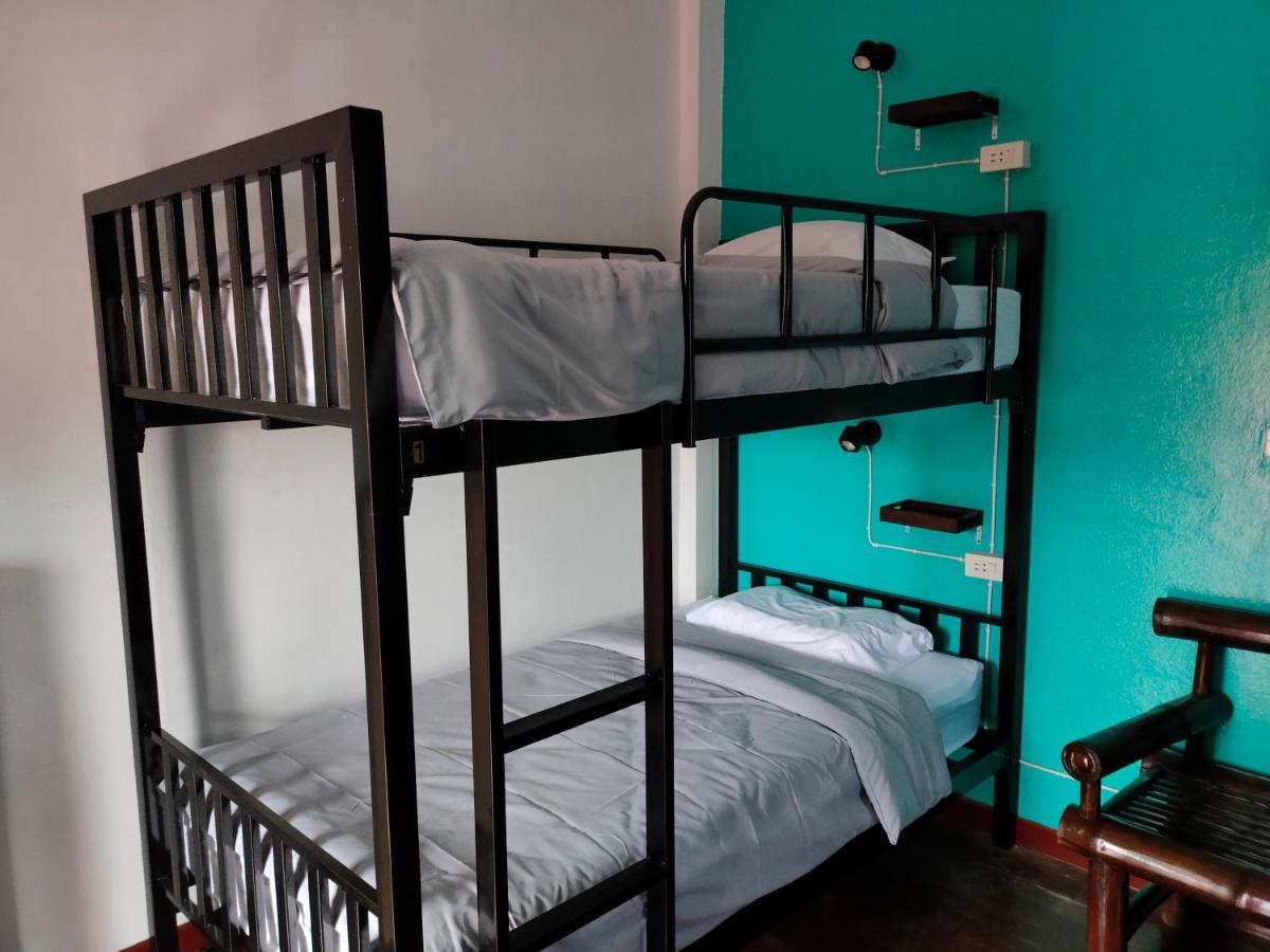 Blue Moon House - A Budget Hostel For Easy Travellers Chiang Mai Exteriör bild