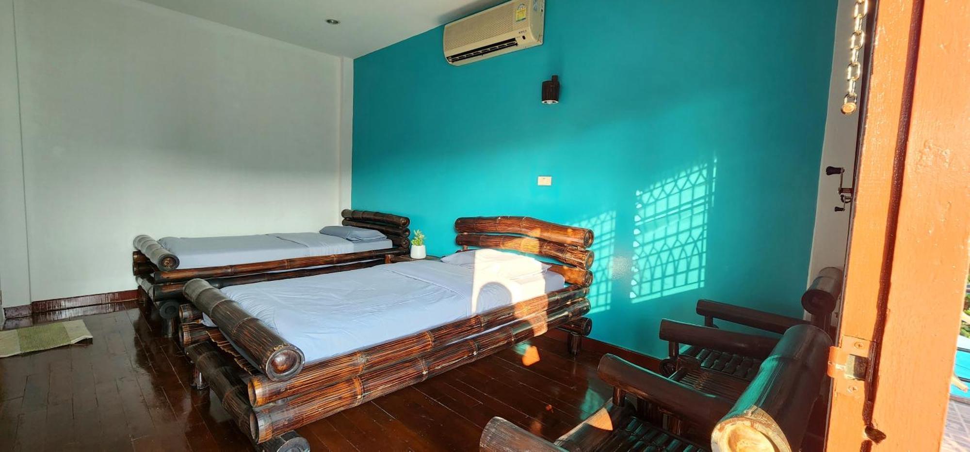Blue Moon House - A Budget Hostel For Easy Travellers Chiang Mai Rum bild