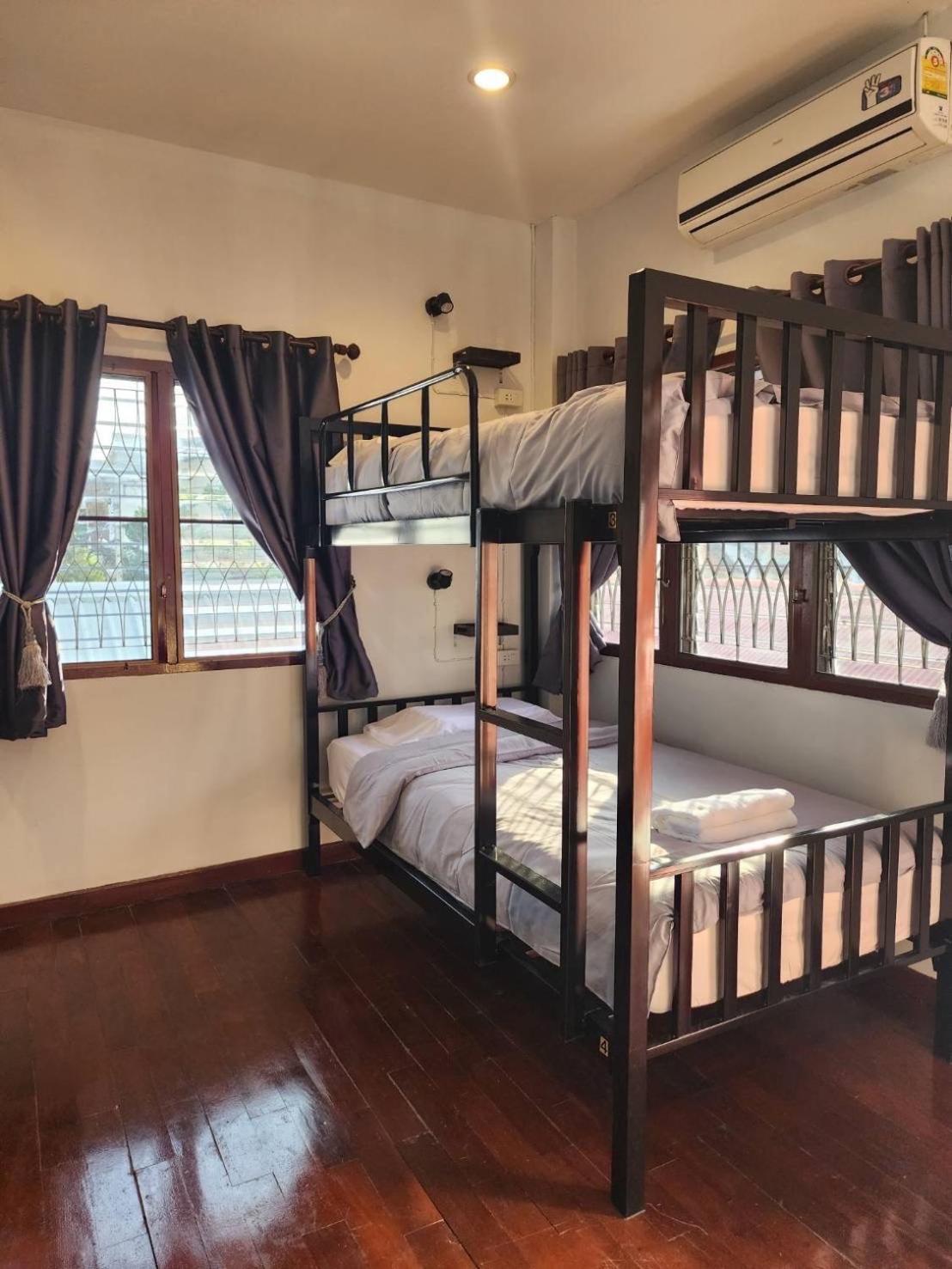 Blue Moon House - A Budget Hostel For Easy Travellers Chiang Mai Exteriör bild